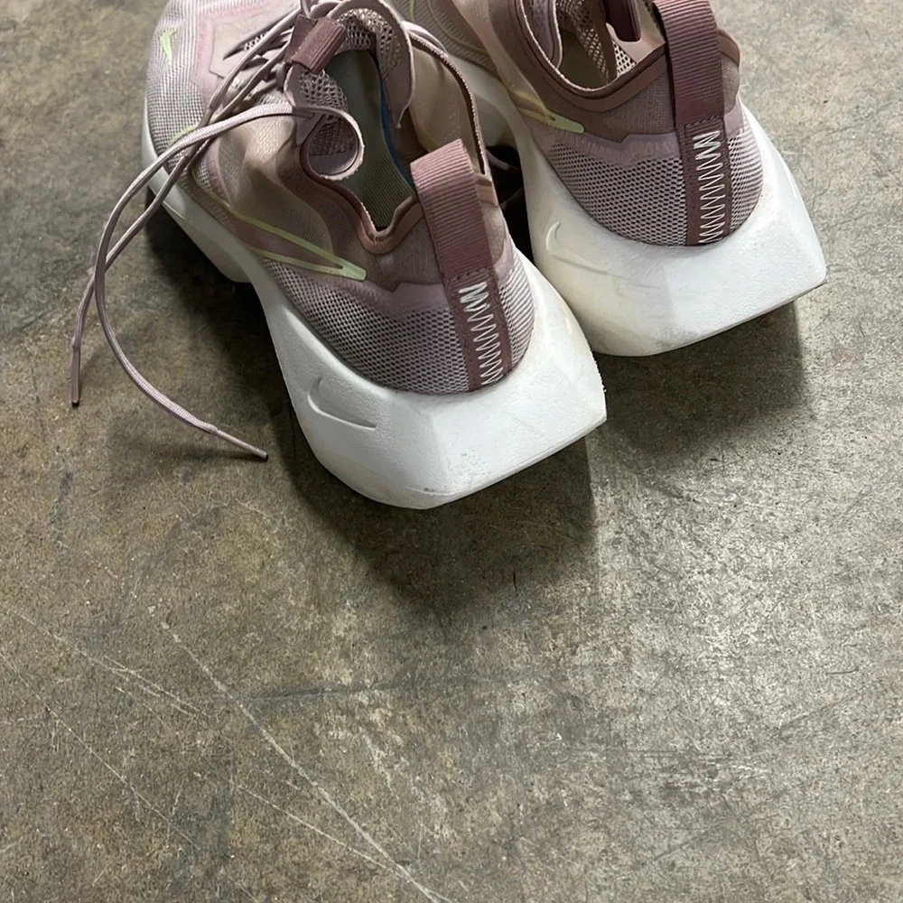 Nike Vista Lite Women's Pink Running Shoes size 39.5 /9